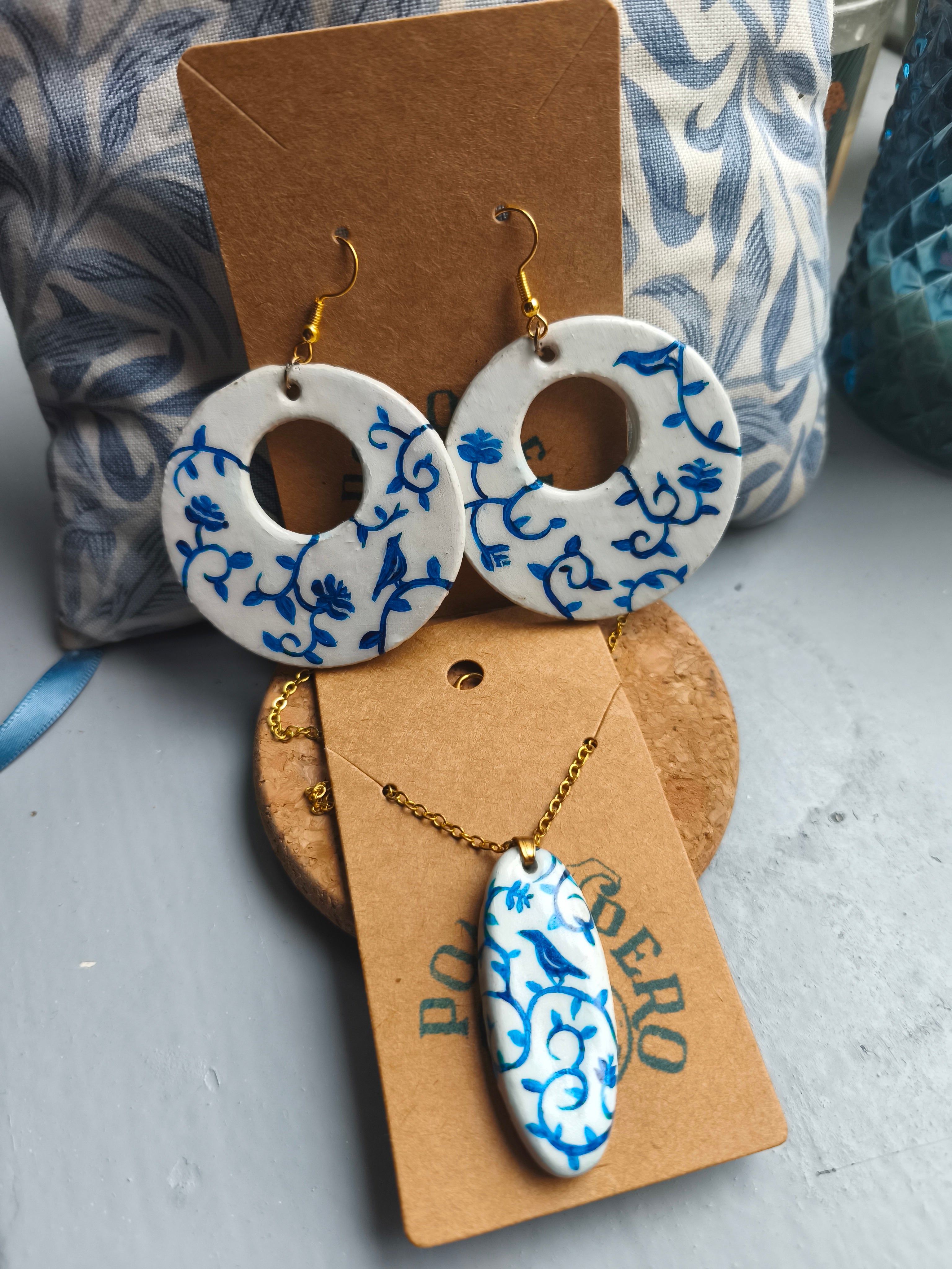 Blue bird earrings (round)